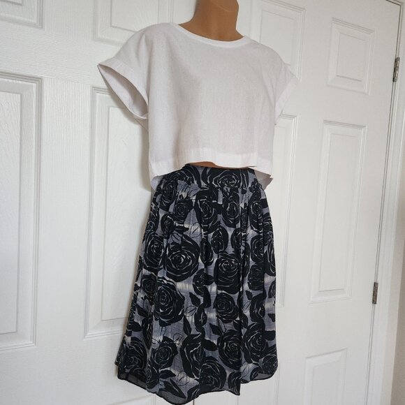 BANANA REPUBLIC WOMENS SKIRT SZ 4 BLACK AND GREY   ROSES SILK AND COTTON - Picture 3 of 7